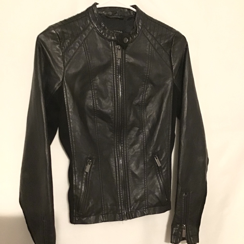 Maurices polyester/Spandex , polyurethane xs black women’s jacket.
